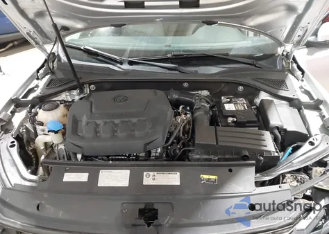 2018 Volkswagen Passat 2.0T R-Line/2.0T S z USA, uszkodzony, nr VIN 1VWAA7A30JC014111